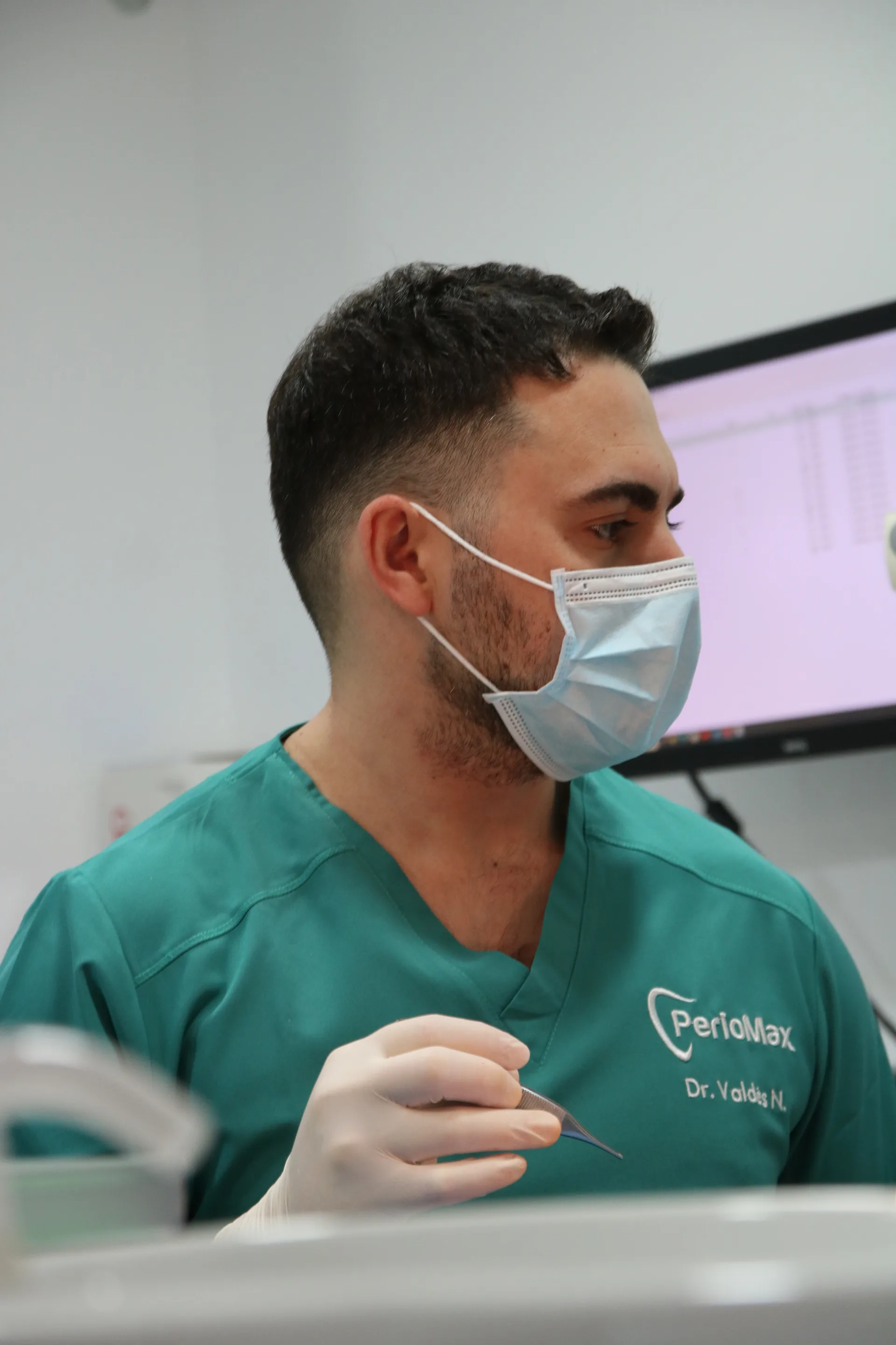 Dr. Andrés Valdés Navarro