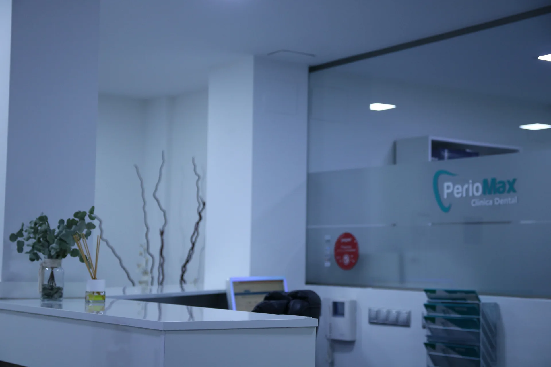 Tratamiento periodontal con instrumentación ultrasónica en PerioMax Alicante